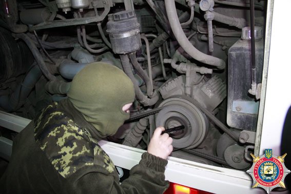 На выезде из Мариуполя обнаружили автобус, нелегально перевозивший украинцев за границу (ФОТО) (фото) - фото 1 На выезде из Мариуполя обнаружили автобус, нелегально перевозивший украинцев за границу (ФОТО) (фото) - фото 1