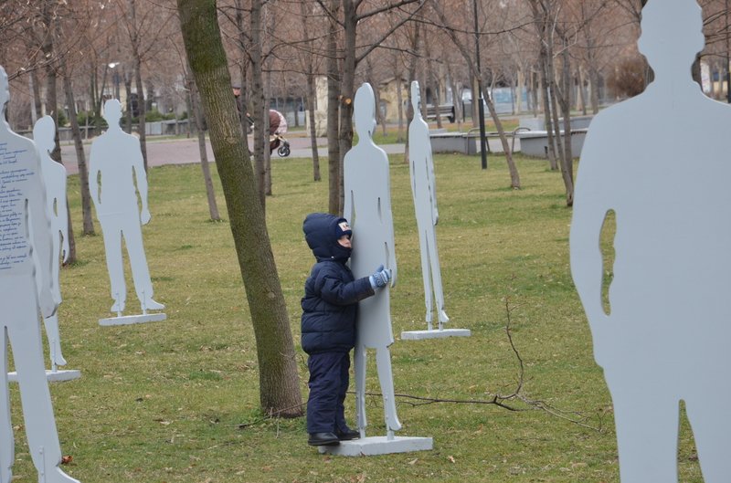 В Днепропетровске открылась арт-инсталляция «Невидимые» (ФОТОРЕПОРТАЖ) (фото) - фото 3 В Днепропетровске открылась арт-инсталляция «Невидимые» (ФОТОРЕПОРТАЖ) (фото) - фото 3