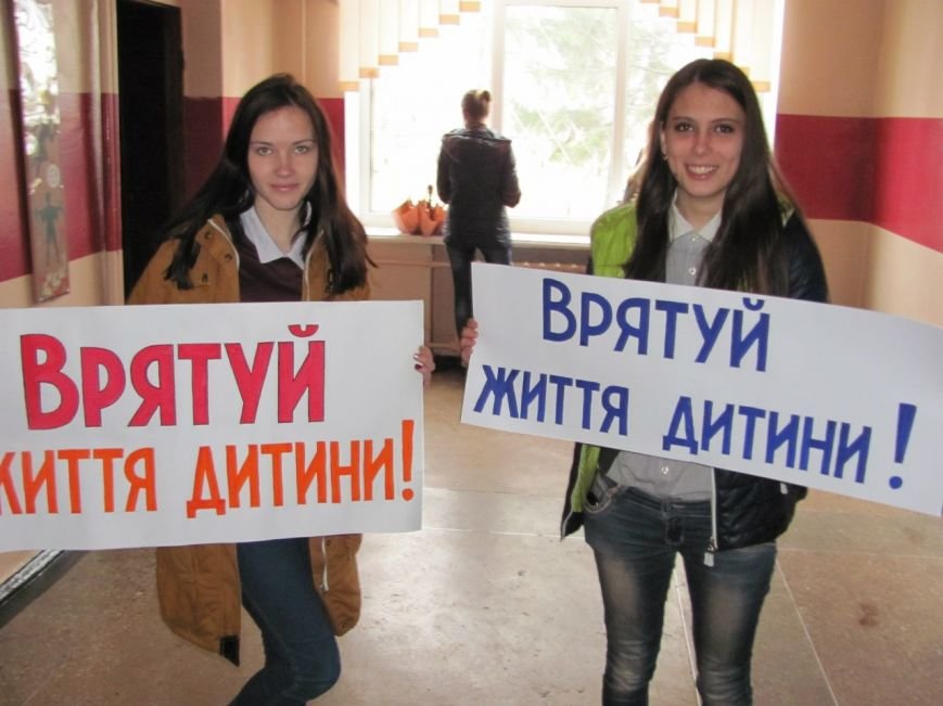 Сегодня в городе проводится благотворительный флэш-моб «Спаси жизнь ребенка» (фото) - фото 1 Сегодня в городе проводится благотворительный флэш-моб «Спаси жизнь ребенка» (фото) - фото 1
