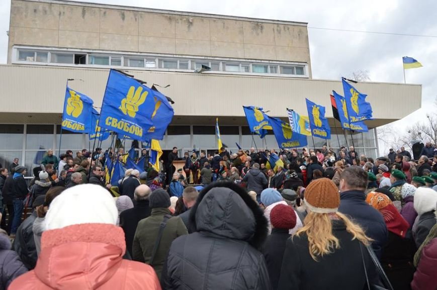В Каневі поховали «свободівця», який був «кіборгом» у Донецькому аеропорті (фото) - фото 1 В Каневі поховали «свободівця», який був «кіборгом» у Донецькому аеропорті (фото) - фото 1
