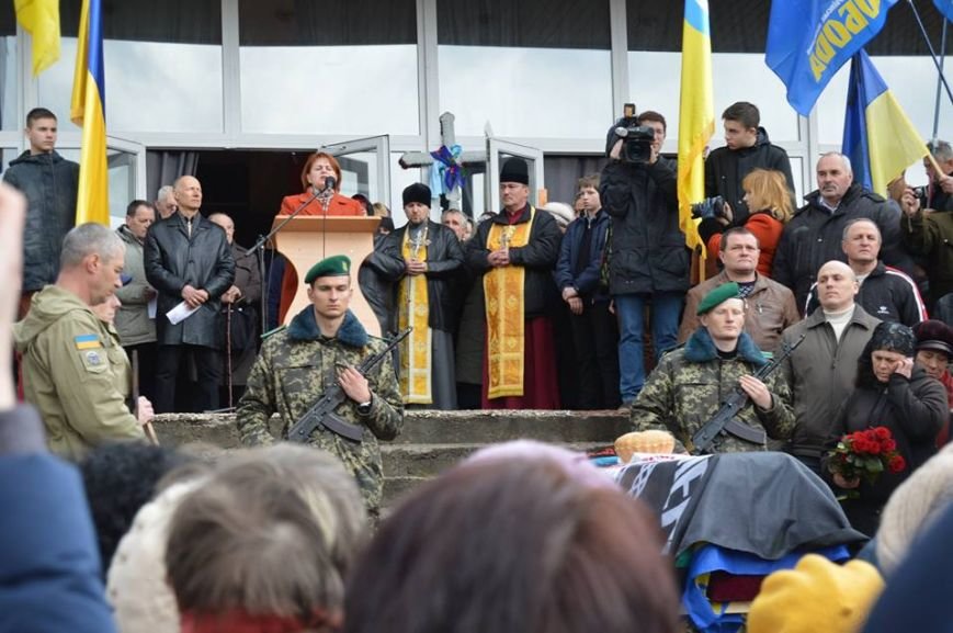 В Каневі поховали «свободівця», який був «кіборгом» у Донецькому аеропорті (фото) - фото 1 В Каневі поховали «свободівця», який був «кіборгом» у Донецькому аеропорті (фото) - фото 1