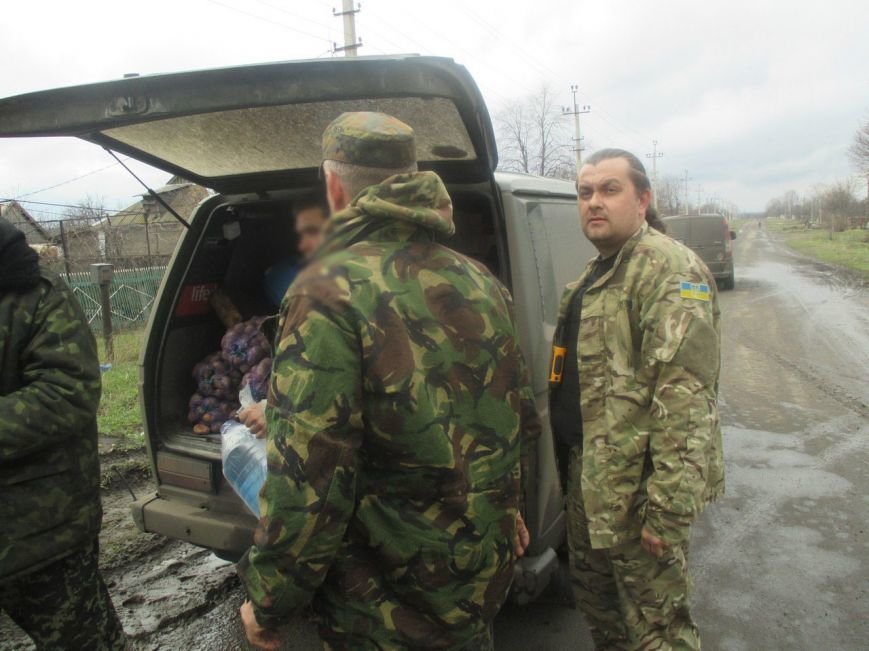 Криворожские волонтеры эвакуировали из-под обстрелов брошенную хозяевами кошку (ФОТО) (фото) - фото 1 Криворожские волонтеры эвакуировали из-под обстрелов брошенную хозяевами кошку (ФОТО) (фото) - фото 1