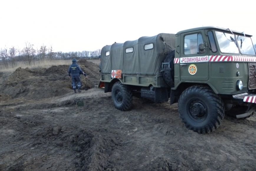 В Черниговской области пиротехники обезвредили 250-килограммовую бомбу (фото) - фото 1 В Черниговской области пиротехники обезвредили 250-килограммовую бомбу (фото) - фото 1