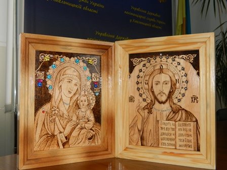 Засуджені Хмельниччини провели виставку з хенд-мейту (фото) - фото 1 Засуджені Хмельниччини провели виставку з хенд-мейту (фото) - фото 1