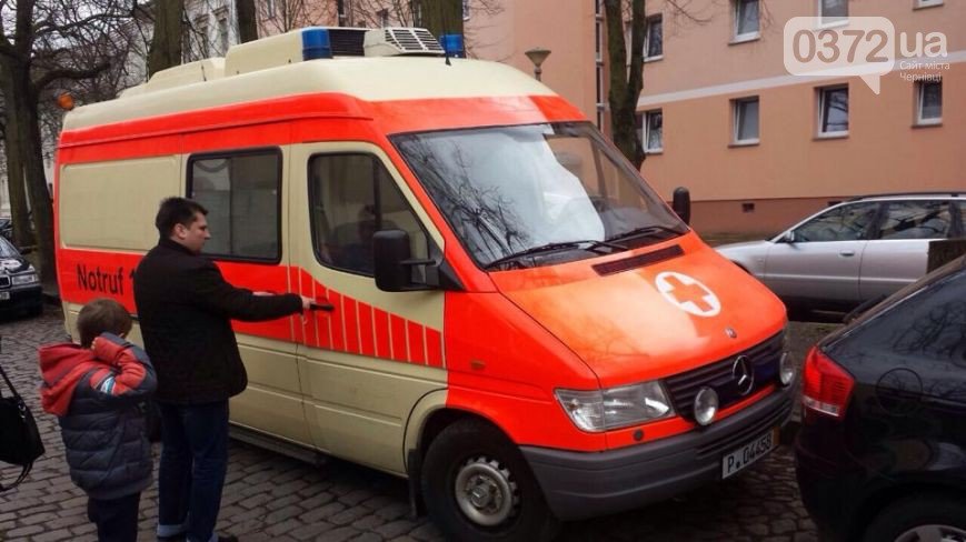 Львівські митники не пропускають волонтерів з реанімобілями для АТО (ФОТО) (фото) - фото 1 Львівські митники не пропускають волонтерів з реанімобілями для АТО (ФОТО) (фото) - фото 1