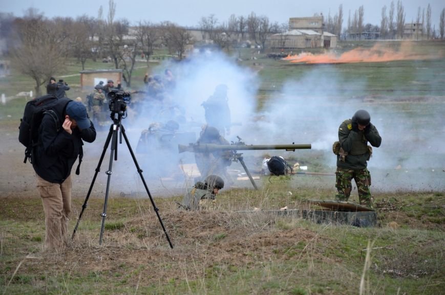 Новоиспеченные бойцы проходят боевое слаживание под руководством николаевских десантников (ФОТО) (фото) - фото 8 Новоиспеченные бойцы проходят боевое слаживание под руководством николаевских десантников (ФОТО) (фото) - фото 8