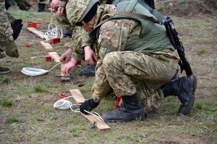 Новоиспеченные бойцы проходят боевое слаживание под руководством николаевских десантников (ФОТО) (фото) - фото 7 Новоиспеченные бойцы проходят боевое слаживание под руководством николаевских десантников (ФОТО) (фото) - фото 7