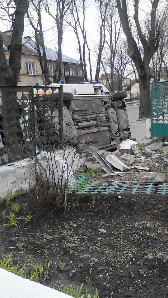 Нові подробиці ДТП на Личаківській:різкий маневр жінки-водія перевернув автомобіль (ФОТО) (фото) - фото 2 Нові подробиці ДТП на Личаківській:різкий маневр жінки-водія перевернув автомобіль (ФОТО) (фото) - фото 2