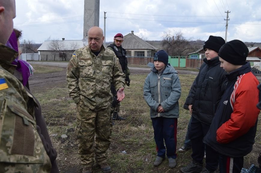 Один населений пункт на Донбасі повернувся під український прапор (ФОТО) (фото) - фото 3 Один населений пункт на Донбасі повернувся під український прапор (ФОТО) (фото) - фото 3