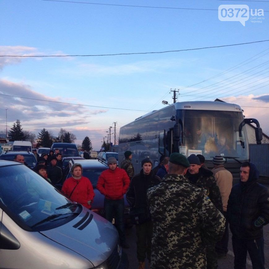 На Львівщині волонтери заблокували пункт пропуску «Шегині-Медика» (ФОТО) (фото) - фото 1 На Львівщині волонтери заблокували пункт пропуску «Шегині-Медика» (ФОТО) (фото) - фото 1