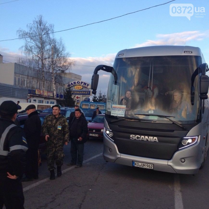На Львівщині волонтери заблокували пункт пропуску «Шегині-Медика» (ФОТО) (фото) - фото 3 На Львівщині волонтери заблокували пункт пропуску «Шегині-Медика» (ФОТО) (фото) - фото 3