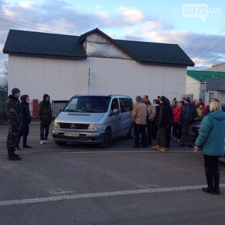 На Львівщині волонтери заблокували пункт пропуску «Шегині-Медика» (ФОТО) (фото) - фото 2 На Львівщині волонтери заблокували пункт пропуску «Шегині-Медика» (ФОТО) (фото) - фото 2