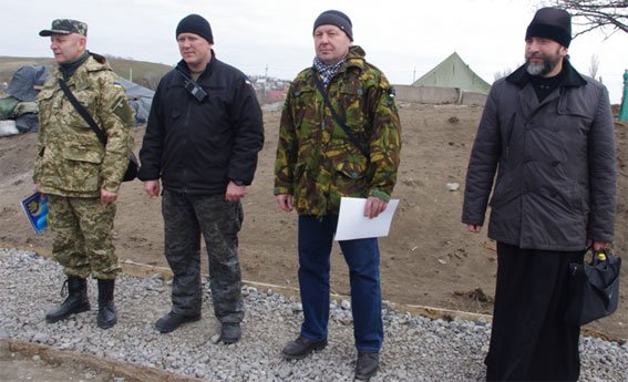 Кременчугские чиновники и священники посетили бойцов Нацгвардии в зоне АТО (ФОТО) (фото) - фото 1 Кременчугские чиновники и священники посетили бойцов Нацгвардии в зоне АТО (ФОТО) (фото) - фото 1