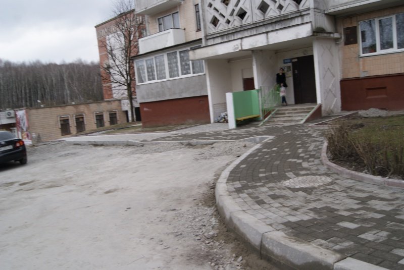 У Тернополі на вул. Чубинського комунальники почали облаштовувати екопарковку (фото) (фото) - фото 1 У Тернополі на вул. Чубинського комунальники почали облаштовувати екопарковку (фото) (фото) - фото 1