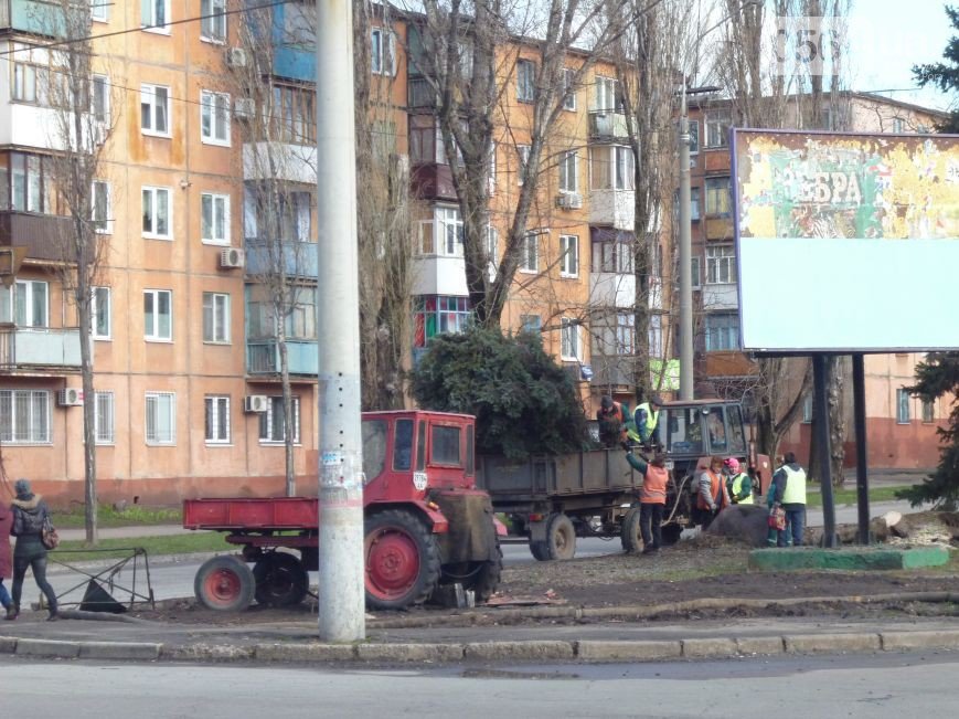 В Кривом Роге: главного тренера РК «Кривбасс» призвали в АТО, маршрутка «потеряла» колеса, в городе ликвидируют последствия непогоды (фото) - фото 2 В Кривом Роге: главного тренера РК «Кривбасс» призвали в АТО, маршрутка «потеряла» колеса, в городе ликвидируют последствия непогоды (фото) - фото 2