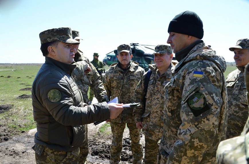 Министр обороны посетил учебный полигон ВСУ: «Нам нужно отойти от системы подготовки советских времен» (ФОТО) (фото) - фото 1 Министр обороны посетил учебный полигон ВСУ: «Нам нужно отойти от системы подготовки советских времен» (ФОТО) (фото) - фото 1