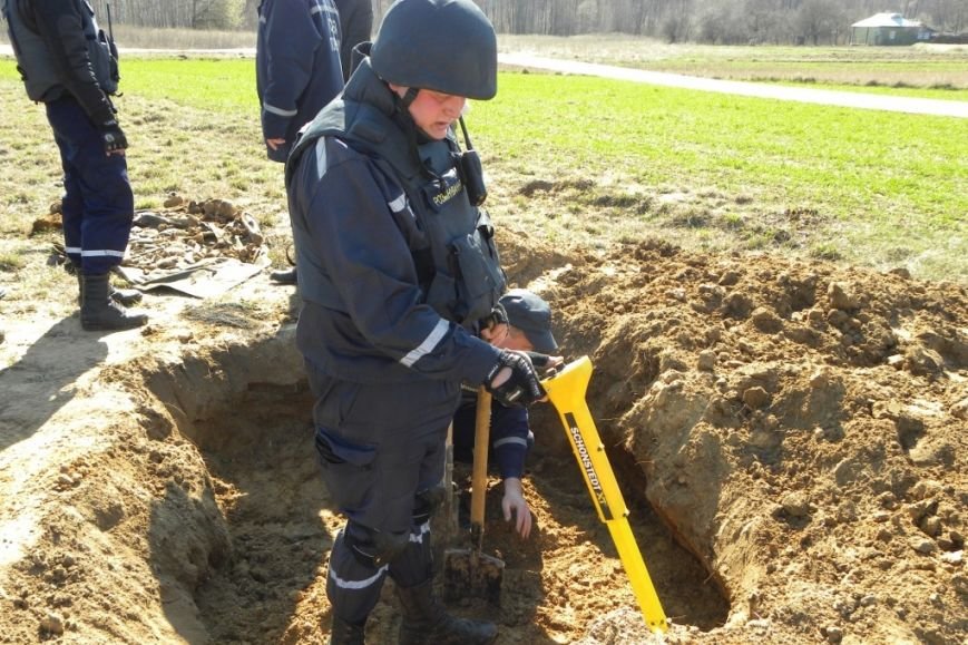Эхо войны: в Черниговской области были взорваны 9 гранат 70-летней давности (фото) - фото 1 Эхо войны: в Черниговской области были взорваны 9 гранат 70-летней давности (фото) - фото 1