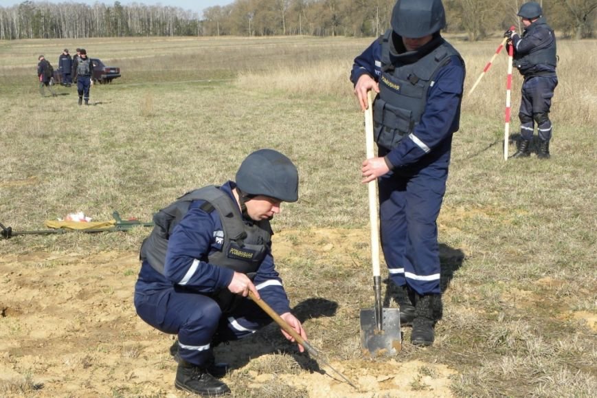 Эхо войны: в Черниговской области были взорваны 9 гранат 70-летней давности (фото) - фото 1 Эхо войны: в Черниговской области были взорваны 9 гранат 70-летней давности (фото) - фото 1