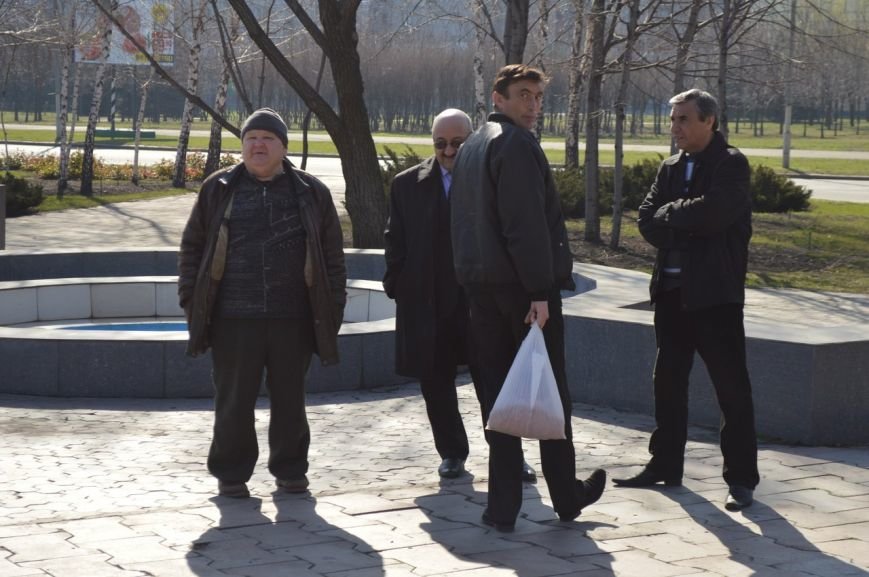 Сепаратисты Кривого Рога прикрылись акцией против повышения тарифов, чтобы требовать «референдум» (ФОТО) (фото) - фото 1 Сепаратисты Кривого Рога прикрылись акцией против повышения тарифов, чтобы требовать «референдум» (ФОТО) (фото) - фото 1