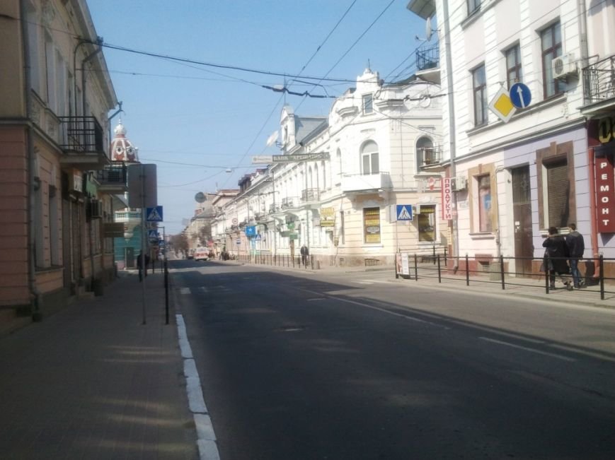 Порожні вулиці і переповнені храми: як тернополяни святкують Великдень? (фото) - фото 1 Порожні вулиці і переповнені храми: як тернополяни святкують Великдень? (фото) - фото 1