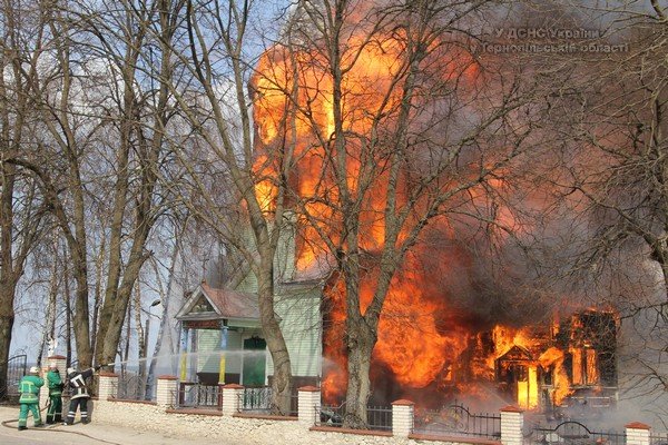 На Великдень на Тернопільщині горіла церква (фото) (фото) - фото 1 На Великдень на Тернопільщині горіла церква (фото) (фото) - фото 1