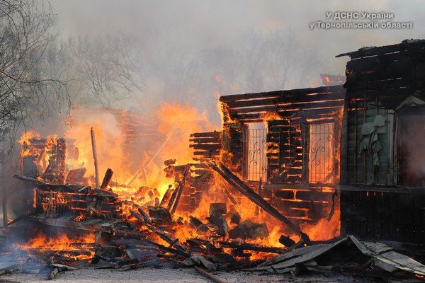 На Великдень на Тернопільщині горіла церква (фото) (фото) - фото 1 На Великдень на Тернопільщині горіла церква (фото) (фото) - фото 1