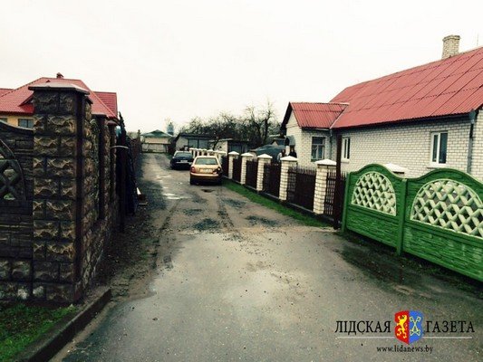 В Лиде столкнулось три автомобиля: у пассажирки сломана ключица (фото) - фото 3 В Лиде столкнулось три автомобиля: у пассажирки сломана ключица (фото) - фото 3