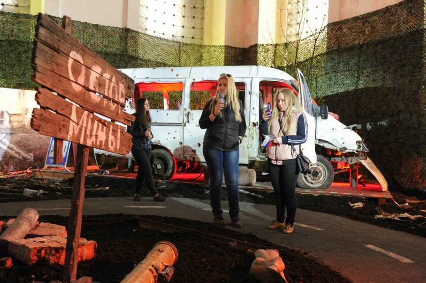 В Москве открылась скандальная выставка, посвященная годовщине войны на Донбассе (фото) - фото 3 В Москве открылась скандальная выставка, посвященная годовщине войны на Донбассе (фото) - фото 3