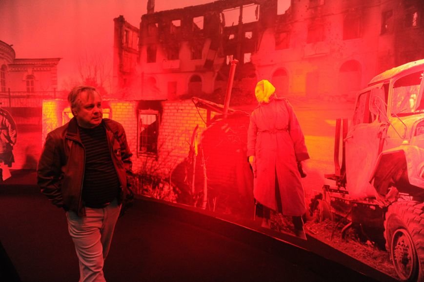 В Москве открылась скандальная выставка, посвященная годовщине войны на Донбассе (фото) - фото 2 В Москве открылась скандальная выставка, посвященная годовщине войны на Донбассе (фото) - фото 2