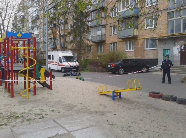 В Киеве убит известный журналист Олесь Бузина (фото) - фото 1 В Киеве убит известный журналист Олесь Бузина (фото) - фото 1