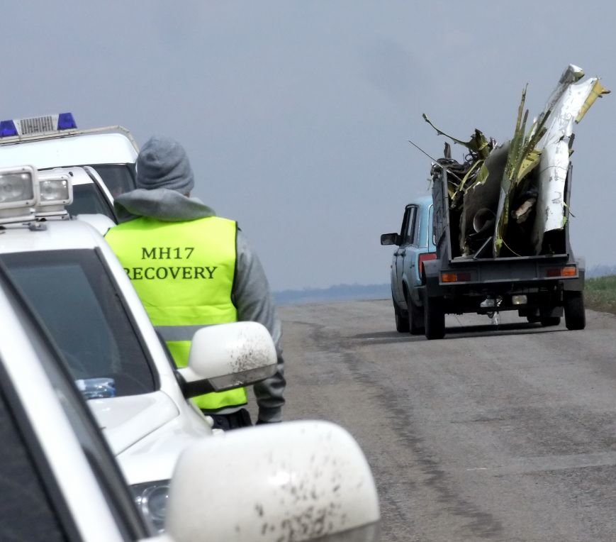 Международные эксперты прибыли на место крушения «Боинга» в Донецкой области (ФОТО) (фото) - фото 7 Международные эксперты прибыли на место крушения «Боинга» в Донецкой области (ФОТО) (фото) - фото 7