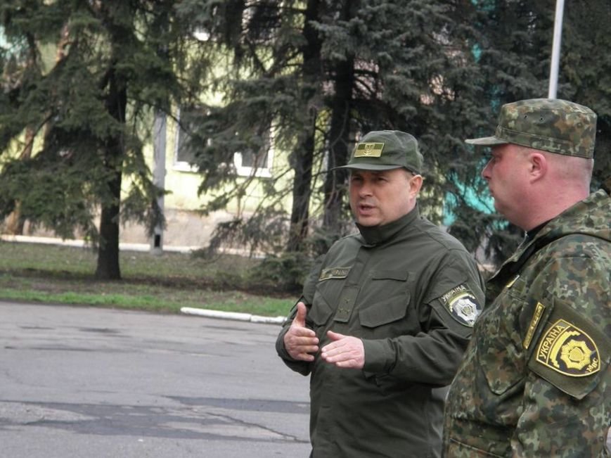 В Доброполье проведен очередной инструктаж личного состава милиции, заступающего на охрану общественного порядка (фото) - фото 2 В Доброполье проведен очередной инструктаж личного состава милиции, заступающего на охрану общественного порядка (фото) - фото 2