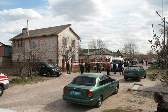 Милиция отчиталась о раскрытии зверского убийства в Чернигове (фото) - фото 1 Милиция отчиталась о раскрытии зверского убийства в Чернигове (фото) - фото 1