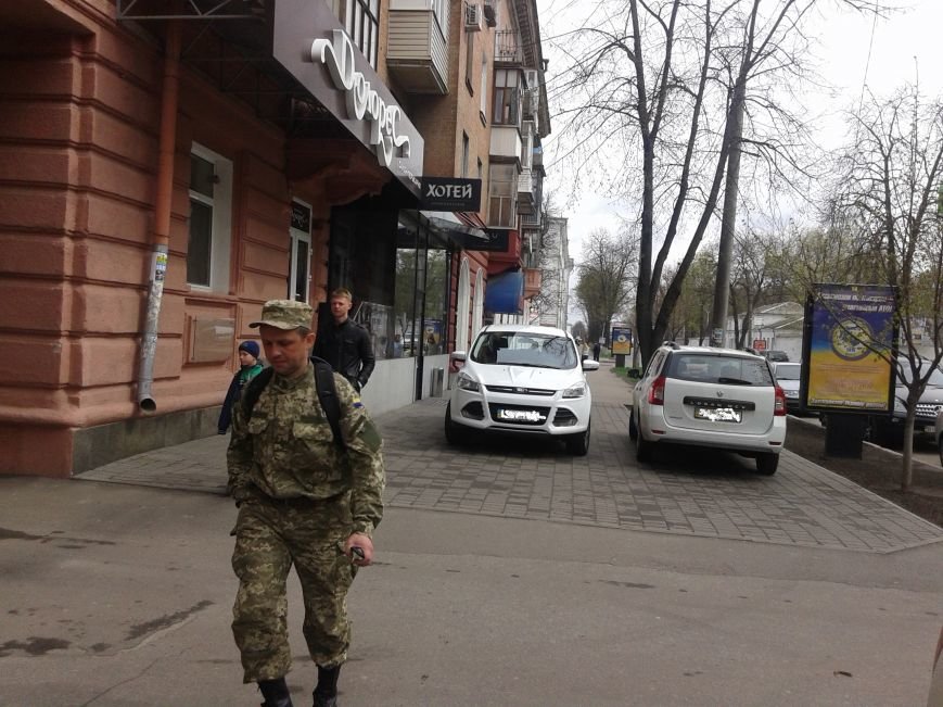 Полтава - город, где любой тротуар может стать парковкой (фото) - фото 2 Полтава - город, где любой тротуар может стать парковкой (фото) - фото 2