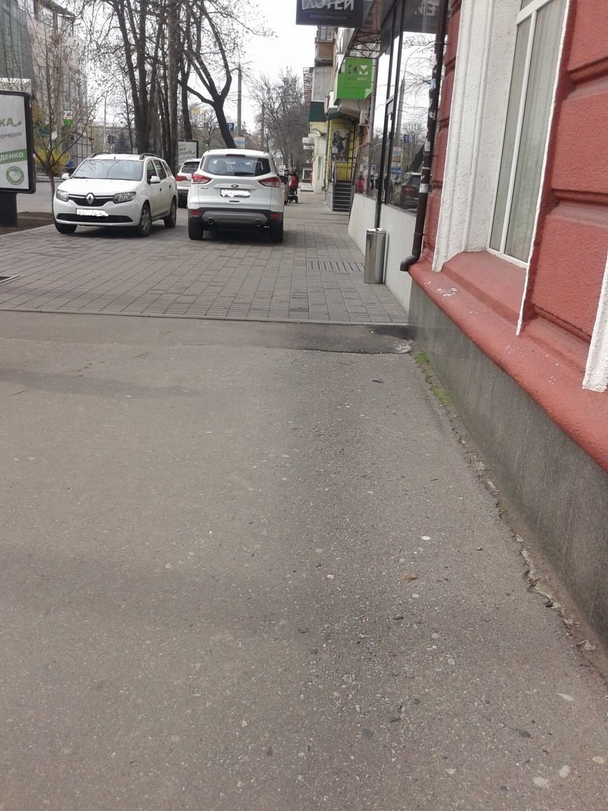 Полтава - город, где любой тротуар может стать парковкой (фото) - фото 3 Полтава - город, где любой тротуар может стать парковкой (фото) - фото 3
