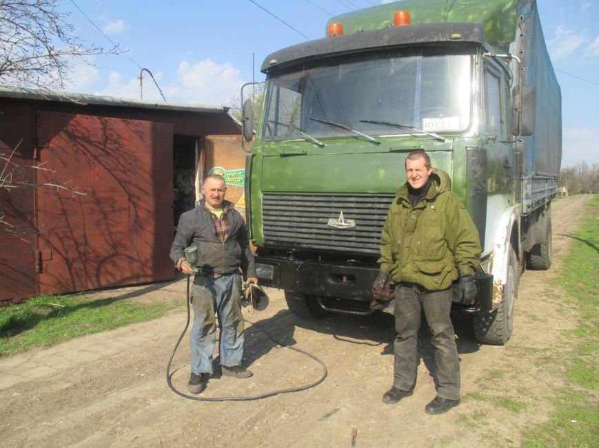 За четыре дня волонтеры отремонтировали машину из зоны АТО и передали в 93 бригаду (ФОТО) (фото) - фото 1 За четыре дня волонтеры отремонтировали машину из зоны АТО и передали в 93 бригаду (ФОТО) (фото) - фото 1