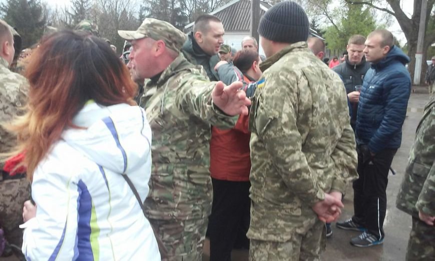 «Правый сектор» не пустил Юрия Вилкула на панихиду в память о погибших бойцах (ФОТО, ОБНОВЛЯЕТСЯ) (фото) - фото 1 «Правый сектор» не пустил Юрия Вилкула на панихиду в память о погибших бойцах (ФОТО, ОБНОВЛЯЕТСЯ) (фото) - фото 1