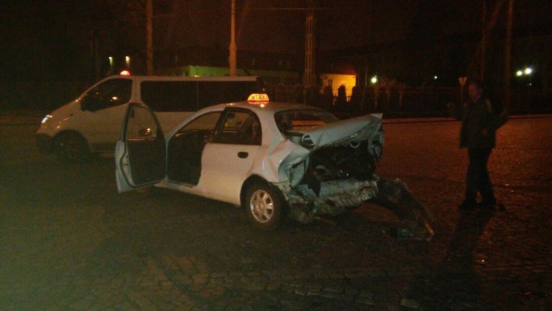 У Львові минулої ночі поляк на іномарці на шаленій швидкості протаранив «Ланос» та втік (ФОТОРЕПОРТАЖ) (фото) - фото 1 У Львові минулої ночі поляк на іномарці на шаленій швидкості протаранив «Ланос» та втік (ФОТОРЕПОРТАЖ) (фото) - фото 1