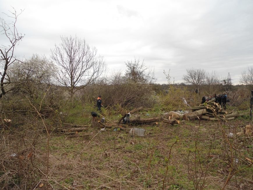 Як виглядає земельна ділянка, на якій побудують багатоповерхівку для учасників АТО (ФОТОРЕПОРТАЖ) (фото) - фото 1 Як виглядає земельна ділянка, на якій побудують багатоповерхівку для учасників АТО (ФОТОРЕПОРТАЖ) (фото) - фото 1
