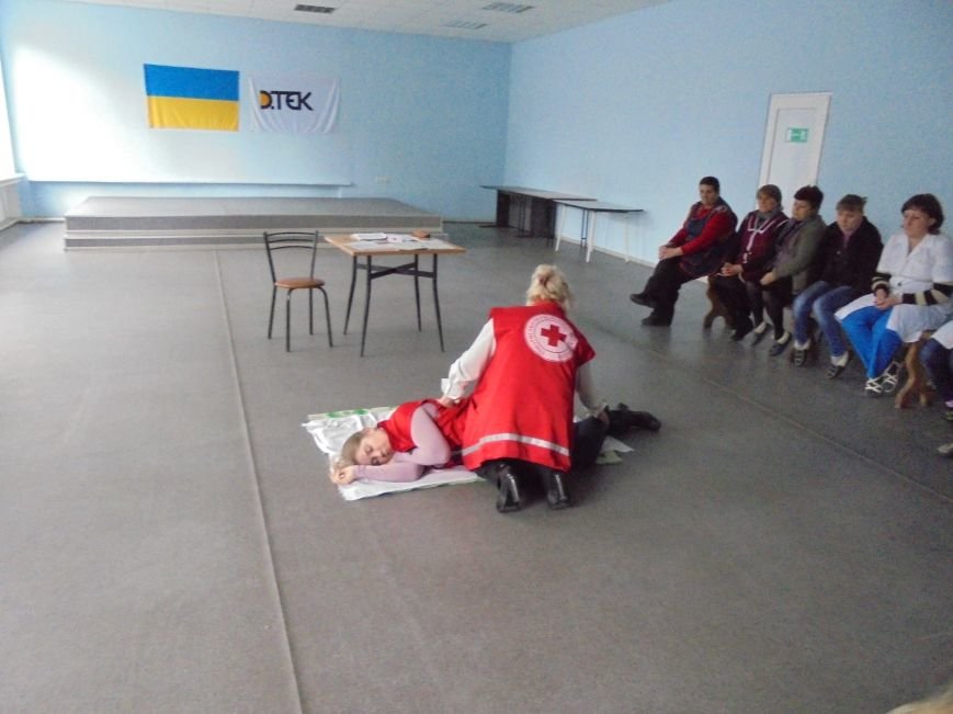В Доброполье Красный Крест проводит тренинги по оказанию первой медпомощи (фото) - фото 1 В Доброполье Красный Крест проводит тренинги по оказанию первой медпомощи (фото) - фото 1