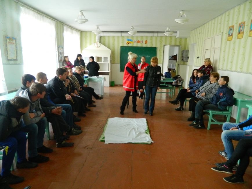 В Доброполье Красный Крест проводит тренинги по оказанию первой медпомощи (фото) - фото 1 В Доброполье Красный Крест проводит тренинги по оказанию первой медпомощи (фото) - фото 1
