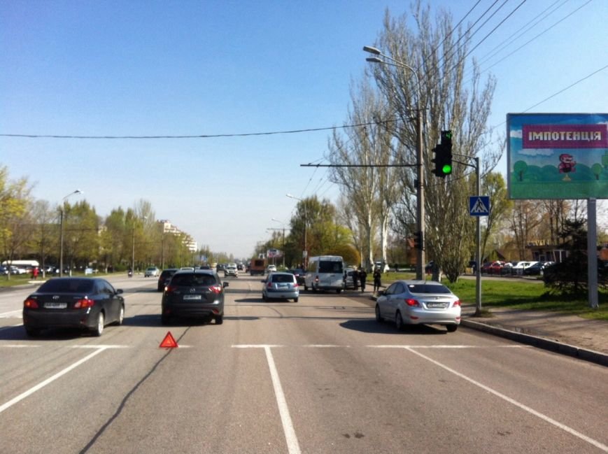 ДТП в Днепропетровске: за рулем женщина (фото) - фото 1 ДТП в Днепропетровске: за рулем женщина (фото) - фото 1