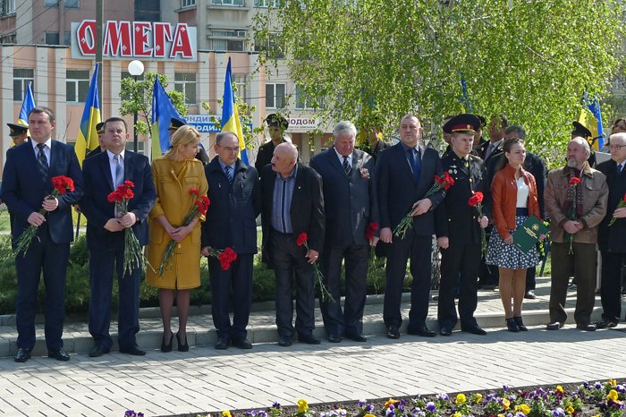 «Скорбящий Ангел Чернобыля» в Николаеве собрал горожан на митинг-реквием (ФОТОРЕПОРТАЖ) (фото) - фото 4 «Скорбящий Ангел Чернобыля» в Николаеве собрал горожан на митинг-реквием (ФОТОРЕПОРТАЖ) (фото) - фото 4