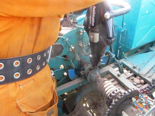 В Волковыском районе пенсионера зажало в картофелесажалке: от болевого шока мужчина скончался (фото) - фото 2 В Волковыском районе пенсионера зажало в картофелесажалке: от болевого шока мужчина скончался (фото) - фото 2