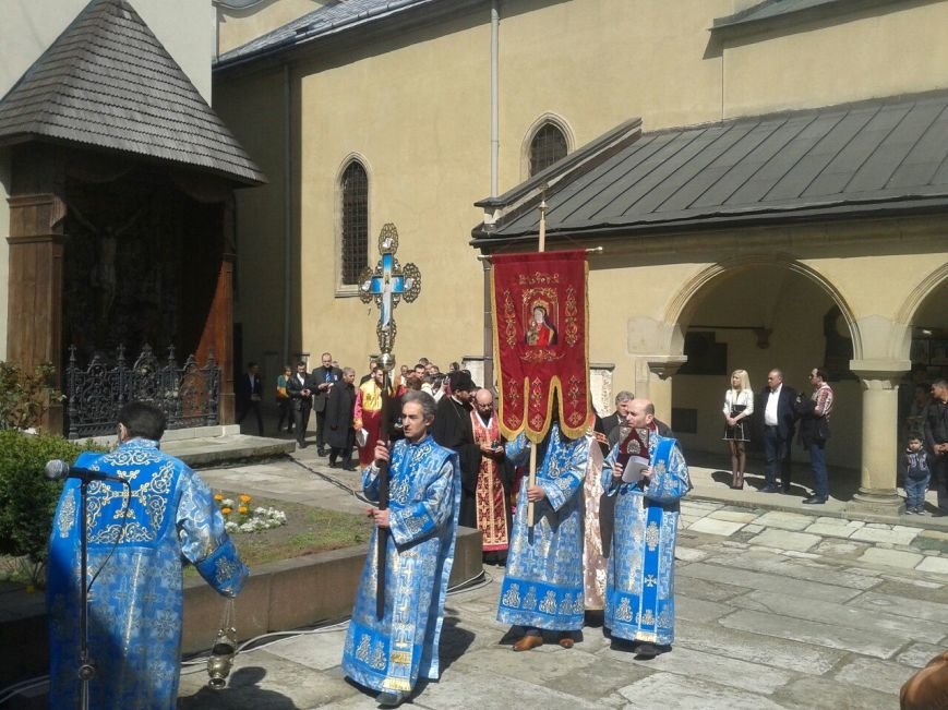 Сотні львів'ян вшанували пам'ять жертв геноциду вірмен (ФОТОРЕПОРТАЖ) (фото) - фото 4 Сотні львів'ян вшанували пам'ять жертв геноциду вірмен (ФОТОРЕПОРТАЖ) (фото) - фото 4