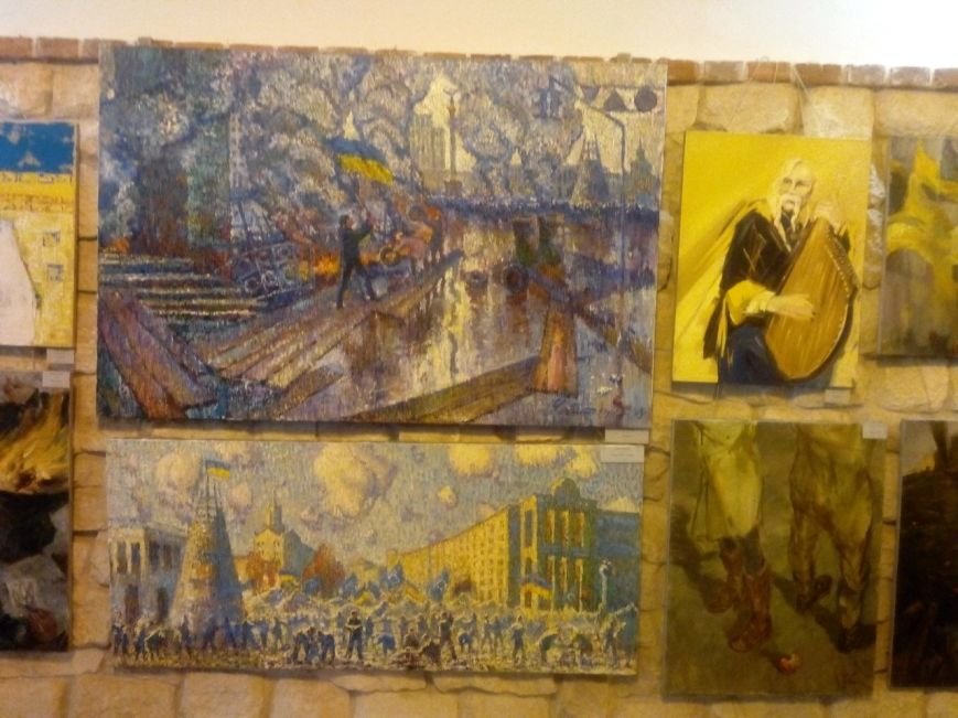 В Івано-Франківську відкрили виставку присвячену подіям на Майдані... В Івано-Франківську відкрили виставку присвячену подіям на Майдані (ФОТОРЕПОРТАЖ) (фото) - фото 10