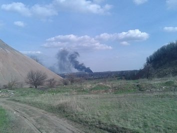 Пожар в соцсетях: в районе ЖБИ горит мусор (фото) - фото 1 Пожар в соцсетях: в районе ЖБИ горит мусор (фото) - фото 1