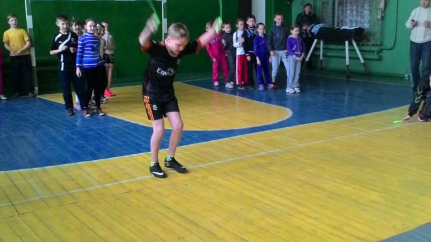 В Макеевке прошли «Веселые старты» среди младших школьников (фото) - фото 2 В Макеевке прошли «Веселые старты» среди младших школьников (фото) - фото 2