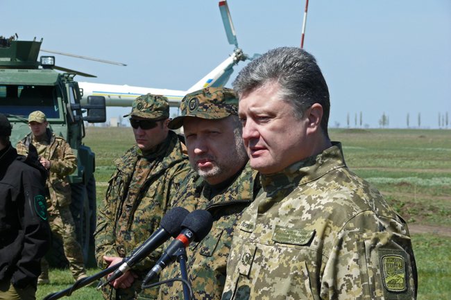 Президент Украины высоко оценил профессионализм николаевских военнослужащих (фото) - фото 3 Президент Украины высоко оценил профессионализм николаевских военнослужащих (фото) - фото 3