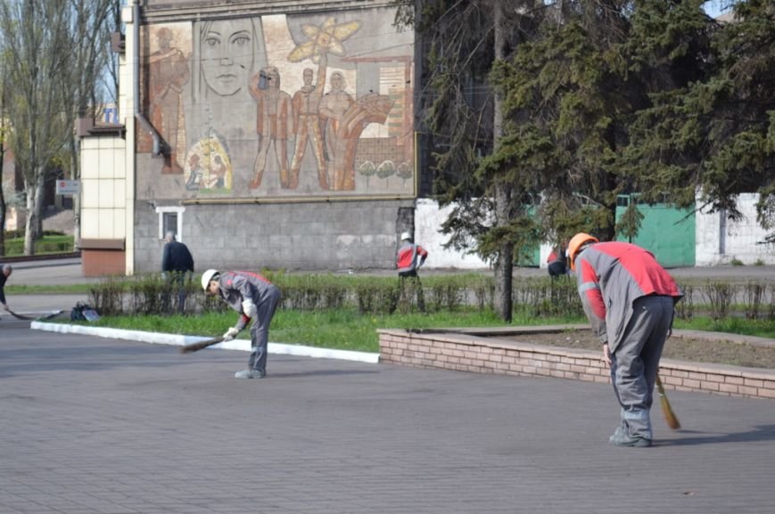 Металлурги Макеевки и Енакиево приняли участие в акции «Чистый город» (фото) - фото 7 Металлурги Макеевки и Енакиево приняли участие в акции «Чистый город» (фото) - фото 7